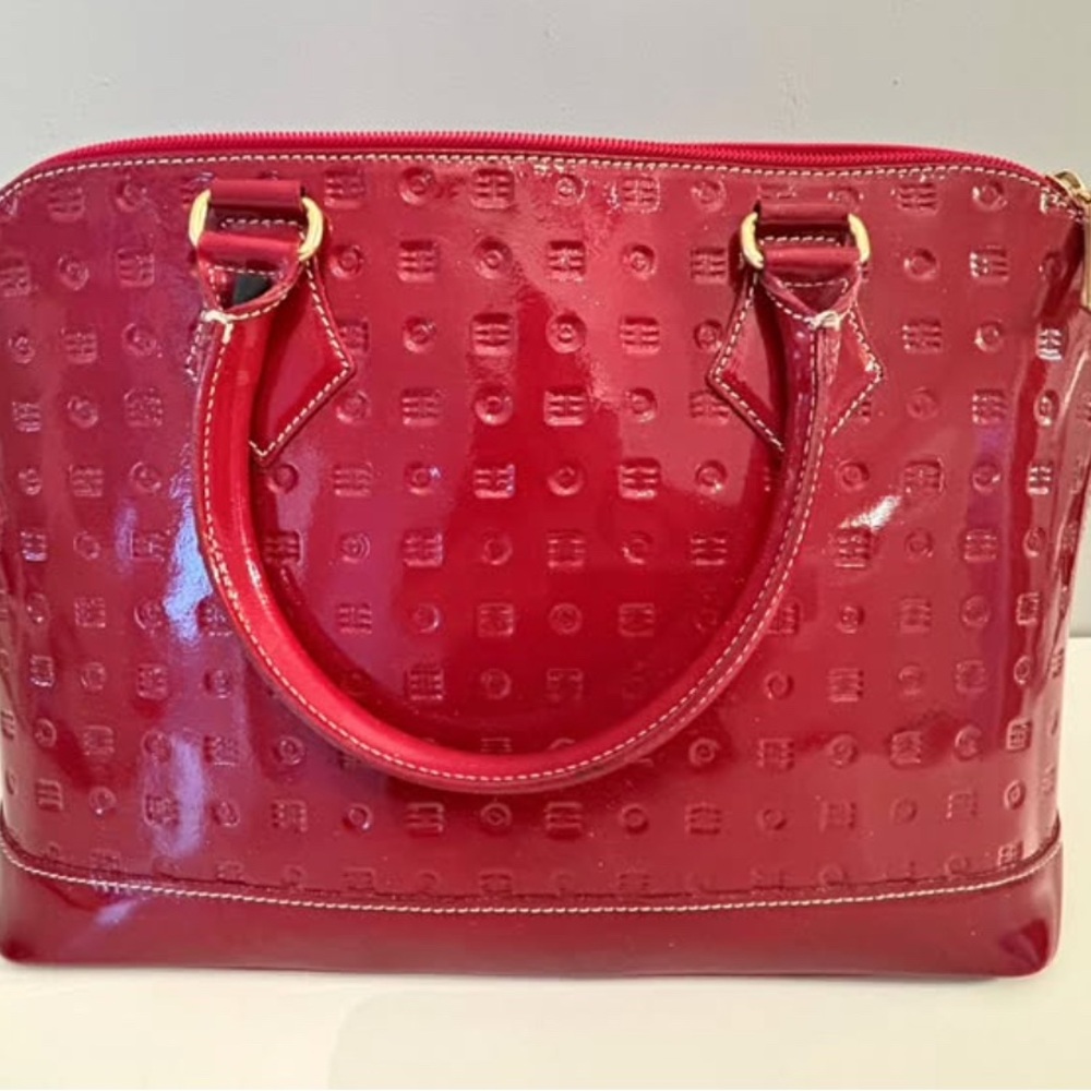 Arcadia Red Embossed Satchel w Glossy Finish
Dimensions
W=14”, 
H=9 & 1/2“ 
D=6”